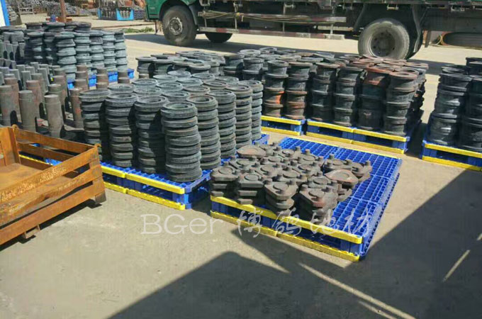 搬運(yùn)金屬制品重載貨物塑料托盤，地面墊板