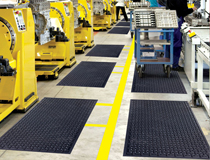工人站立防滑、抗疲勞、耐油解決方案：安全工作地墊