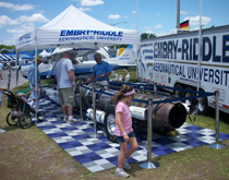 室外商業(yè)活動展場地地臺，可快速鋪裝在草坪地展覽地墊