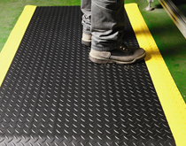 車間工業(yè)耐油防滑地墊，車間走道、加工生產(chǎn)線線工業(yè)地毯
